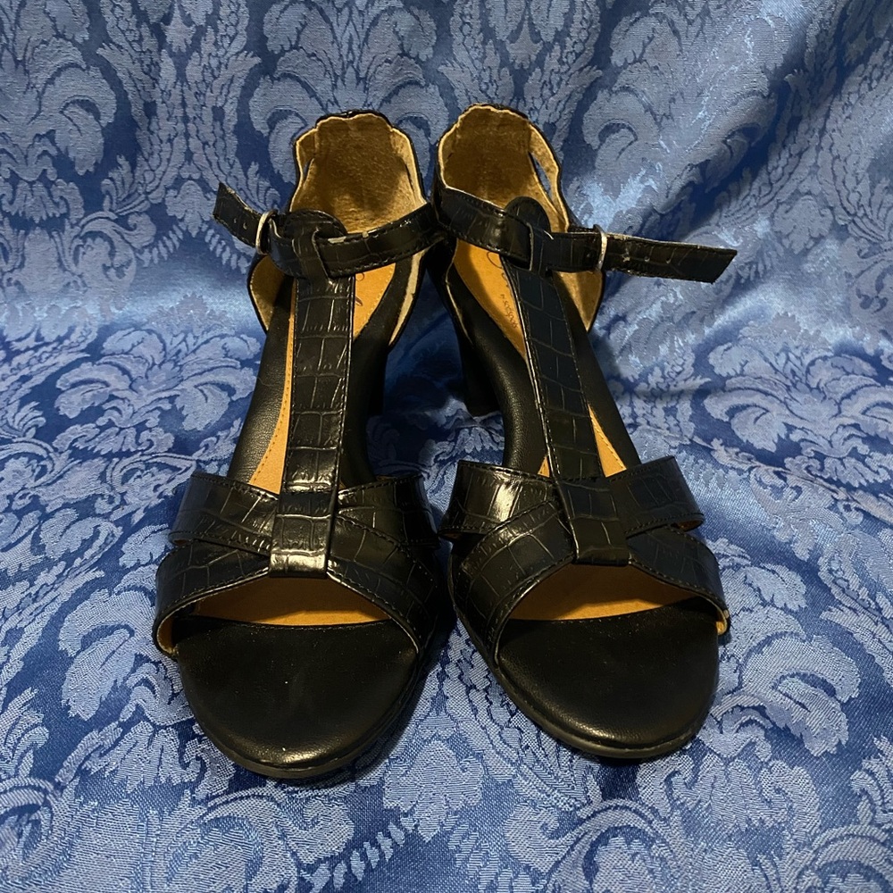 Retro faux Alligator strap open toe pumps